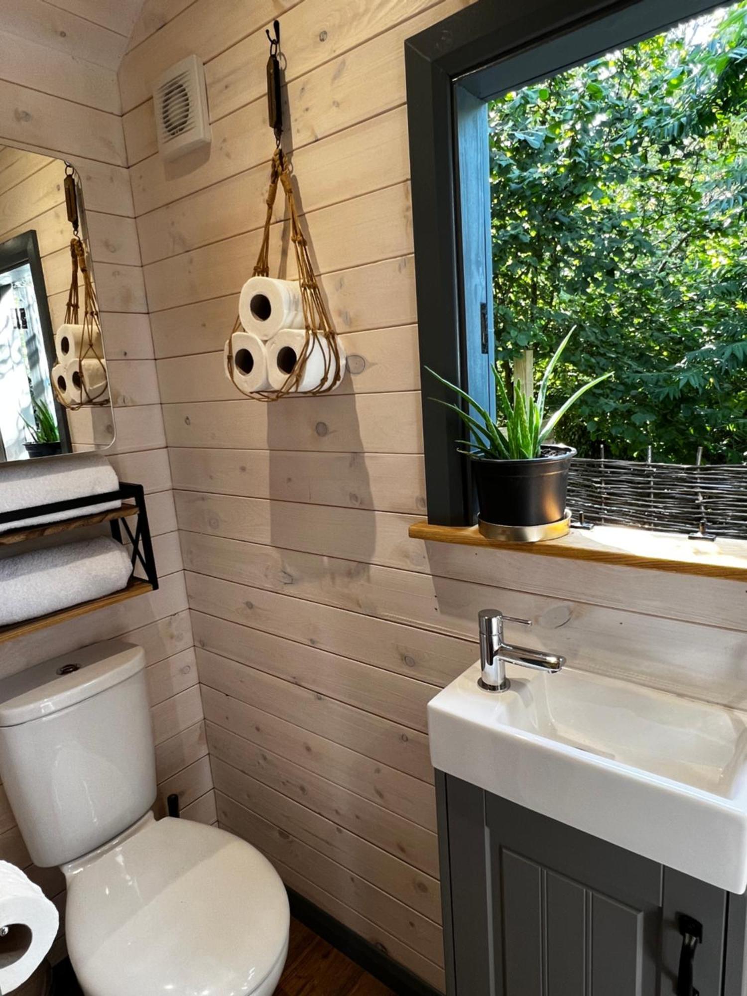 Mountain View Shepherd'S Hut For 2 Adults, 1 Dog Villa Llangoed Ngoại thất bức ảnh